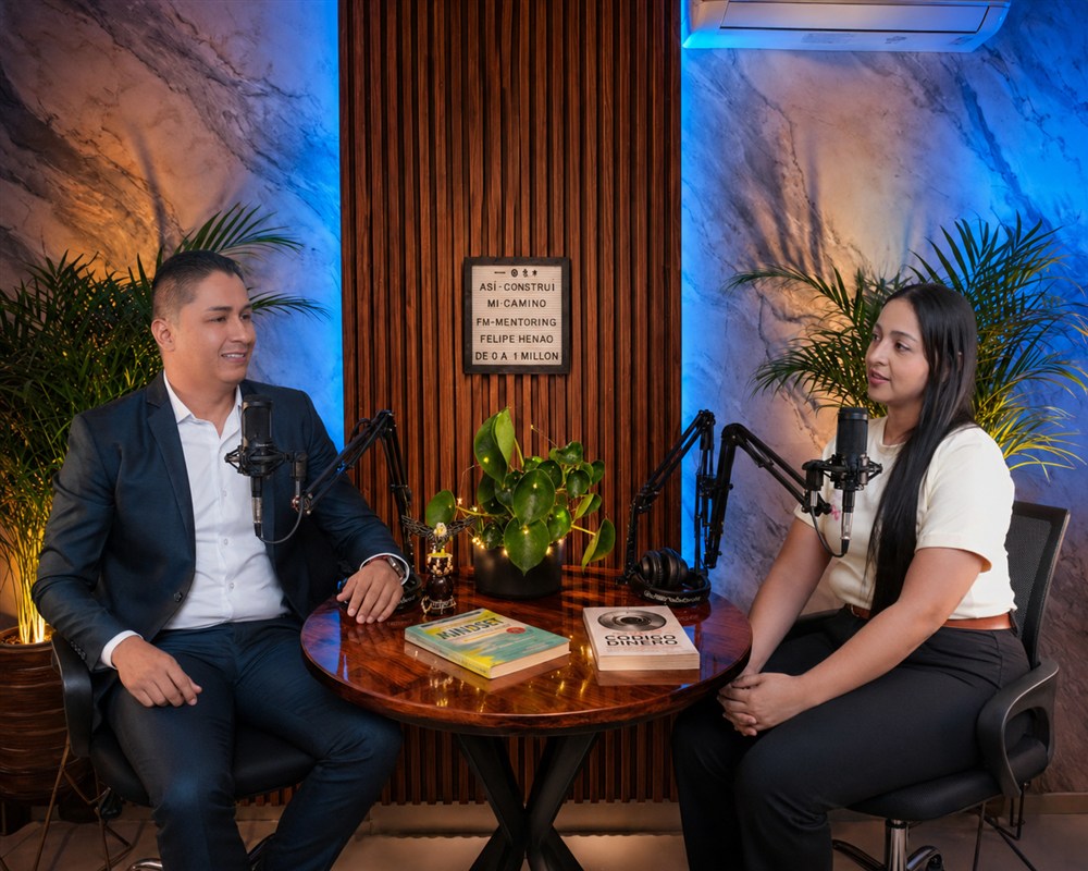 Grabación del episodio del podcast Así construí mi camino con Camila Vargas